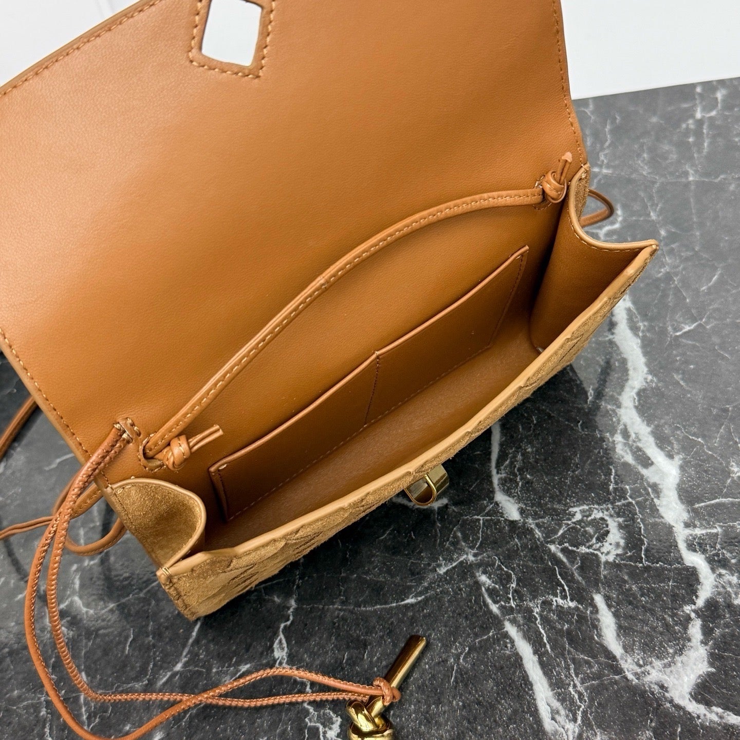 Andiamo Pouch Bag #2285 Suede Amber