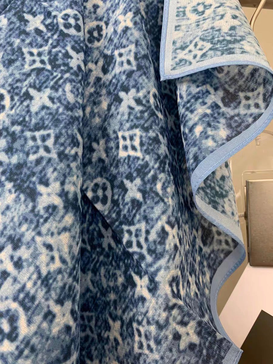 Pure-silk crêpe-de-Chine scarf 100 % mulberry silk 65cm Square Indigo Blue Monogram-Style Pattern