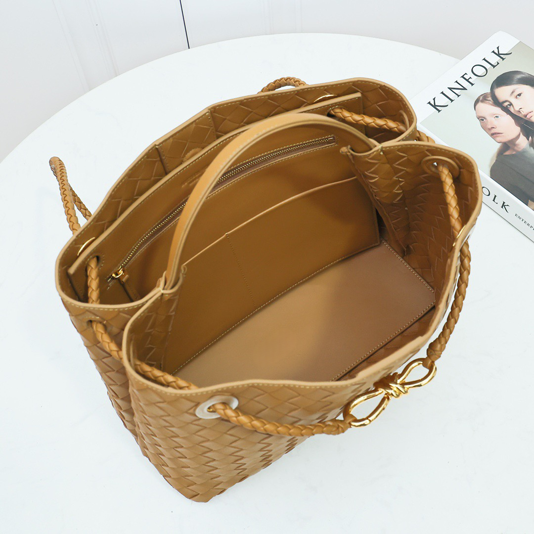 Medium Andiamo Bag #2261-1 Lighy Brown