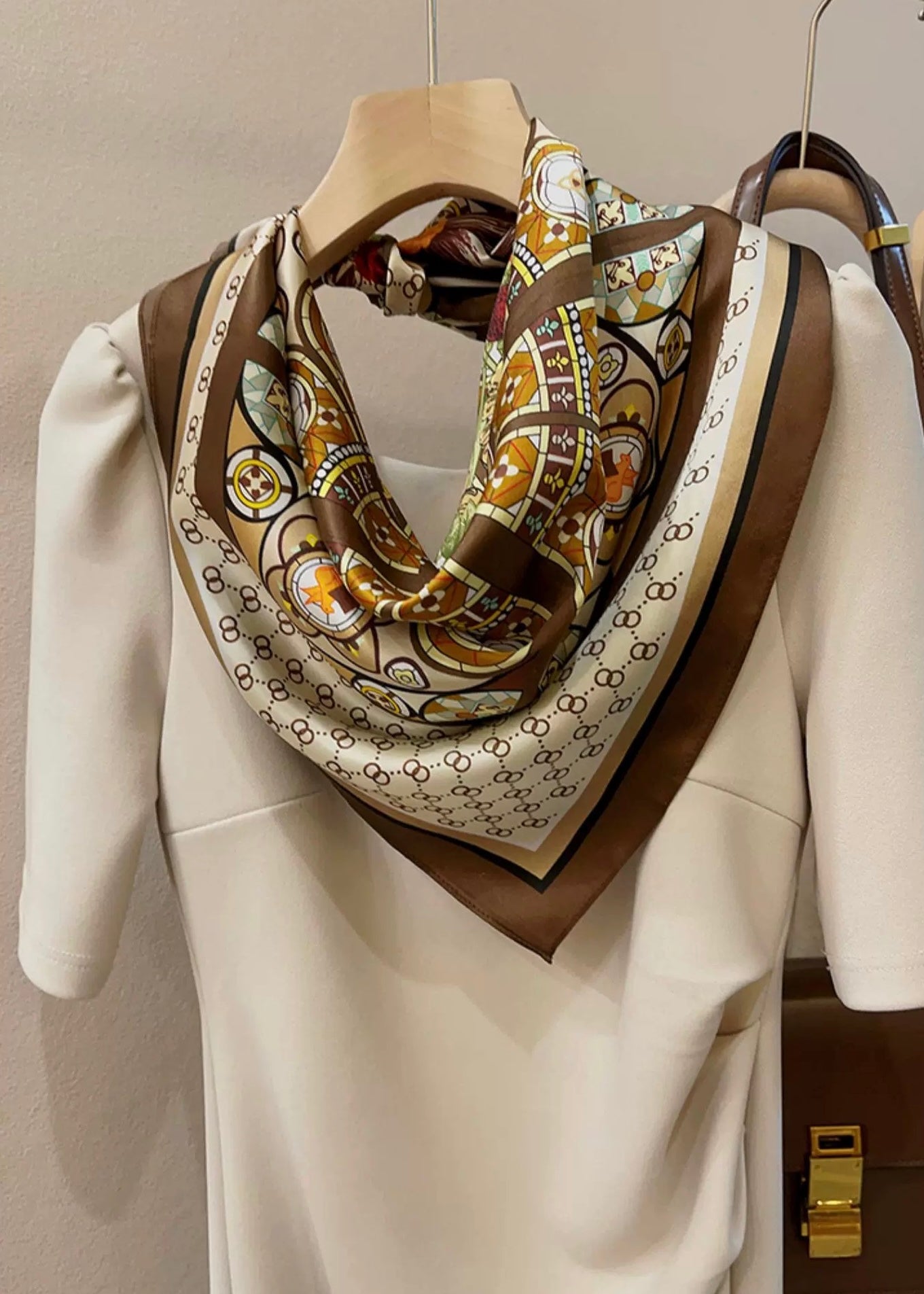 Pure Mulberry Silk Scarf – Lightweight 12 Momme Crepe, 70cm Square