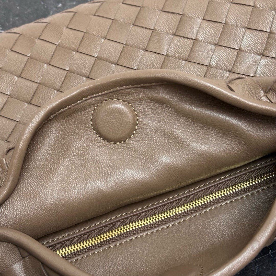 Small Hop Shoulder Bag #2269 Pine Cone