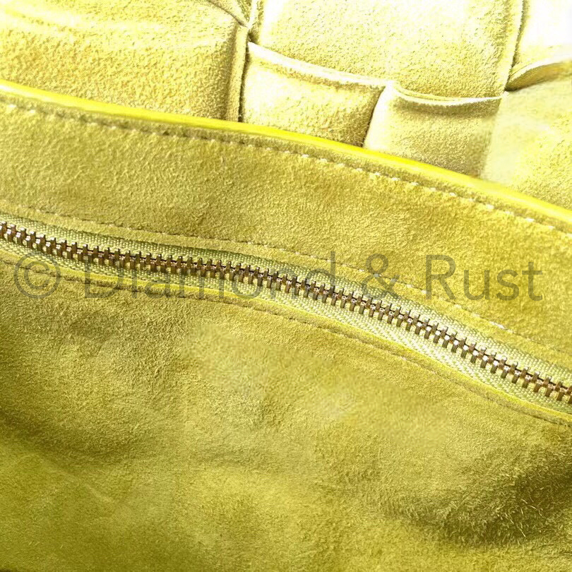 Padded Cassette Bag in Suede #6632A Kiwi