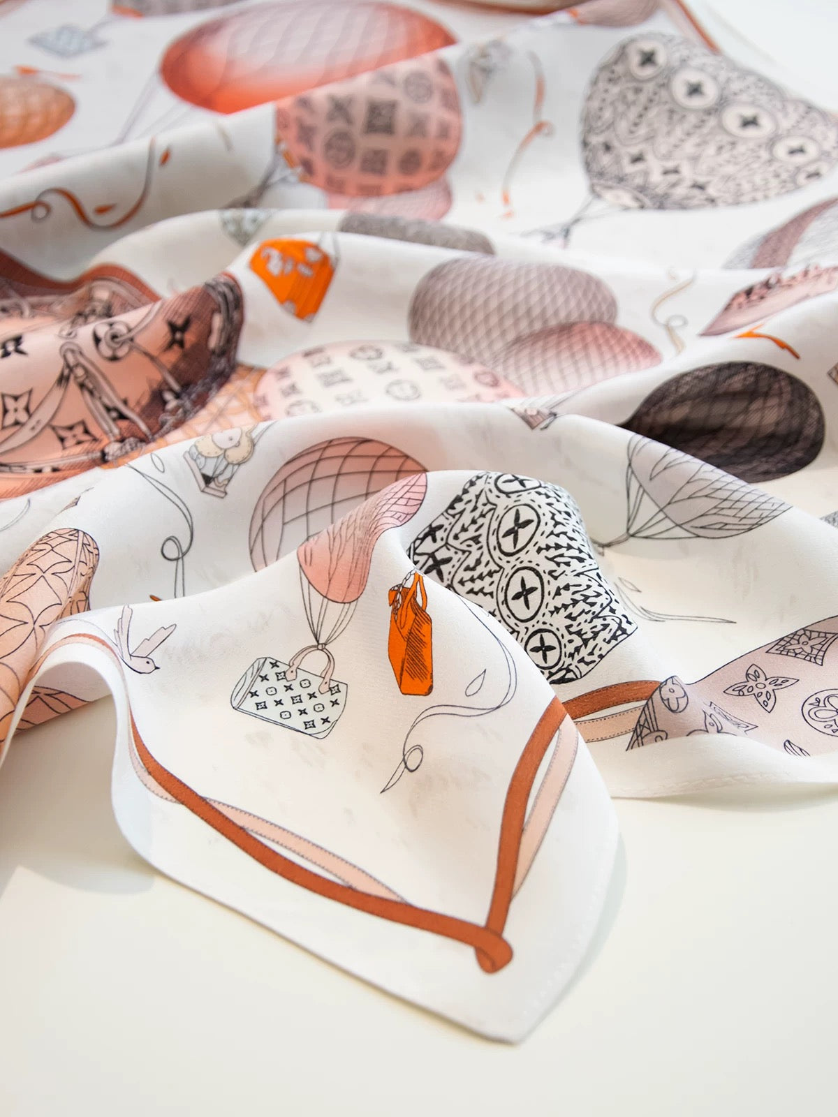 Pure-silk crêpe-de-Chine scarf 100 % mulberry silk 70cm Square Hot air balloon Monogram