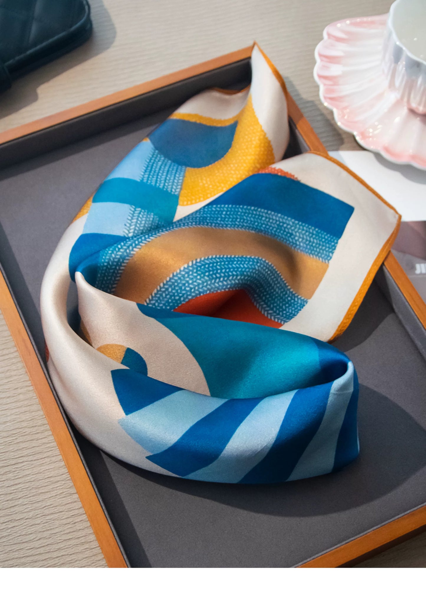 Pure-silk crêpe-de-Chine scarf 100 % mulberry silk 70cm Square Pony