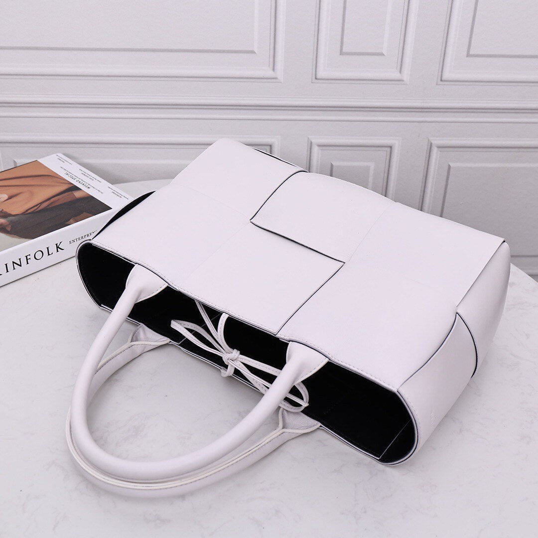 Medium Tote in Contrast Color 36cm #2218A Black-White