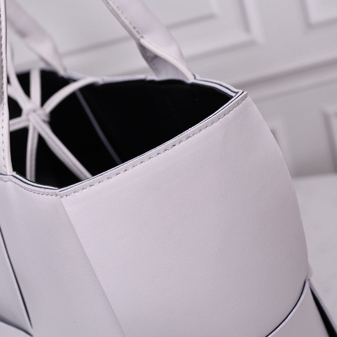 Medium Tote in Contrast Color 36cm #2218A Black-White