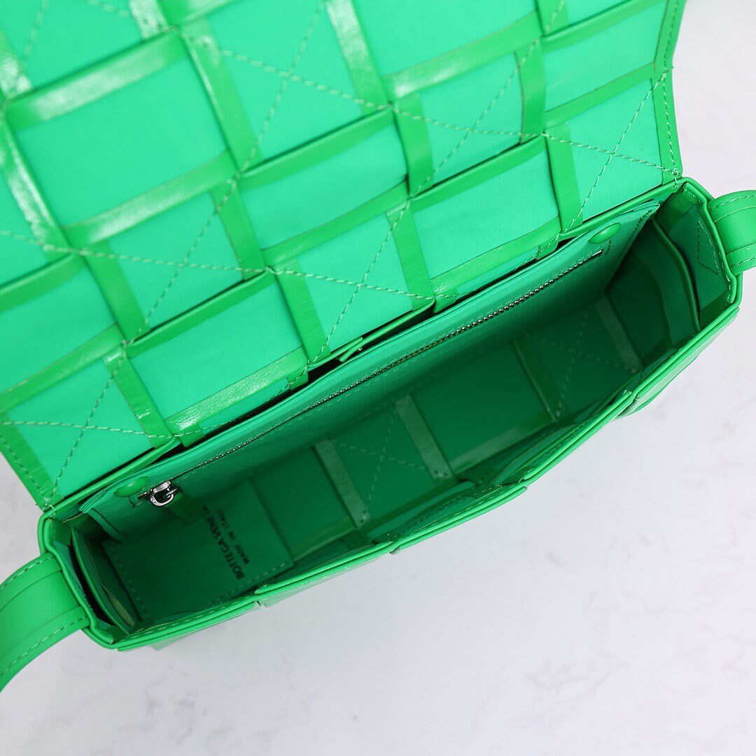 Cassette Bag Unisex in Oil Tanned Leather #2220 Multiple Colors