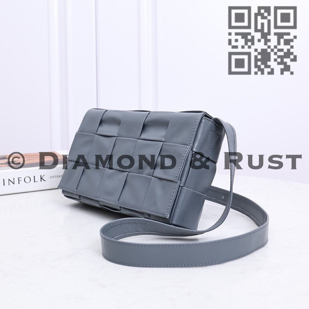 Cassette Bag Unisex in Oil Tanned Leather # 2220 Gray