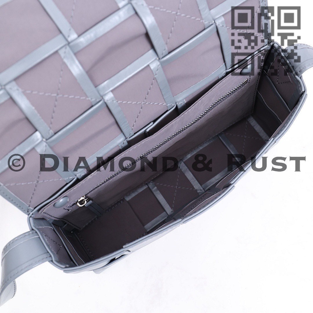 Cassette Bag Unisex in Oil Tanned Leather # 2220 Gray