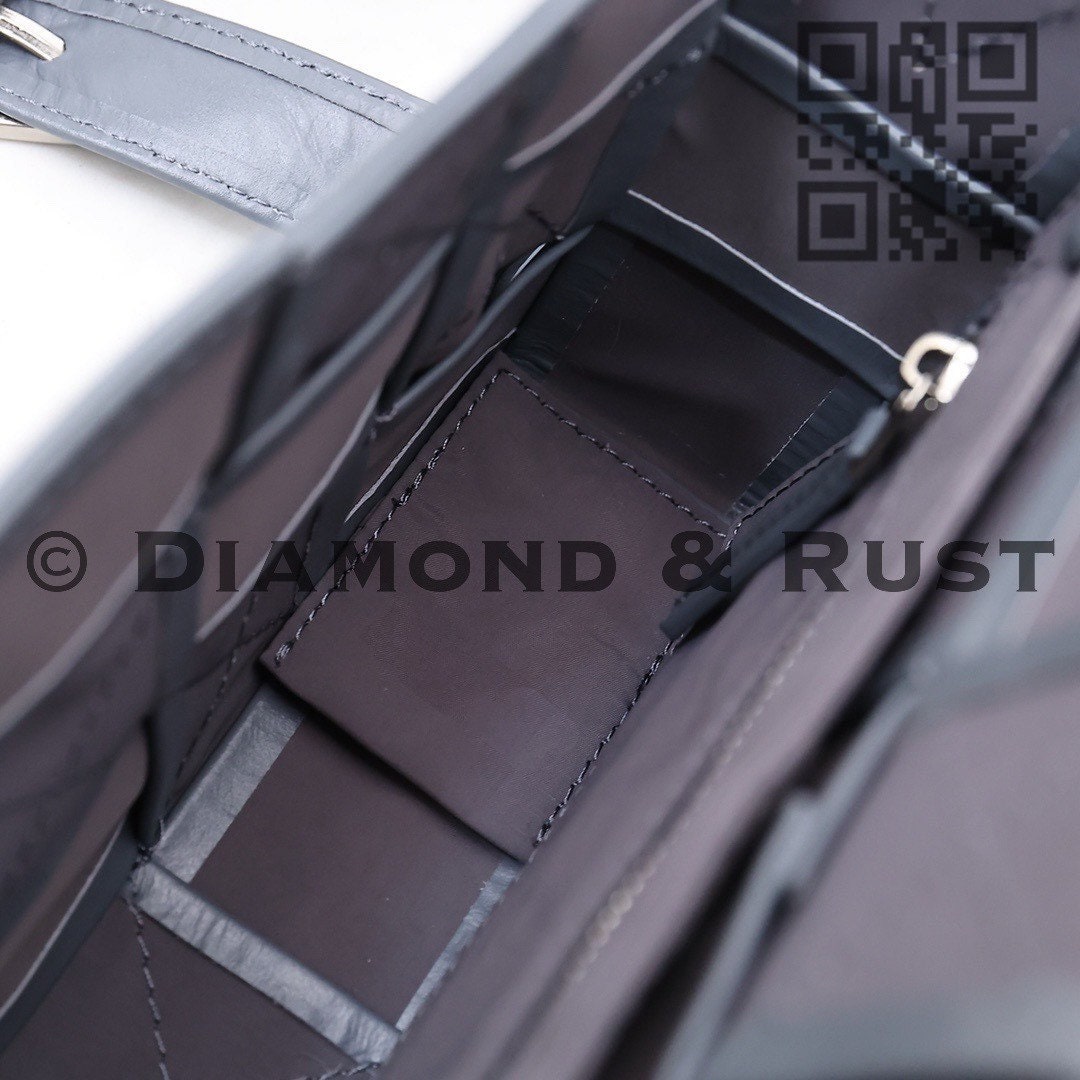 Cassette Bag Unisex in Oil Tanned Leather # 2220 Gray