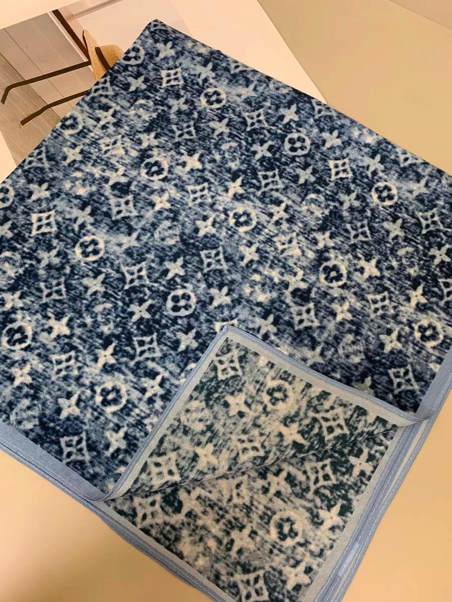 Pure-silk crêpe-de-Chine scarf 100 % mulberry silk 65cm Square Indigo Blue Monogram-Style Pattern