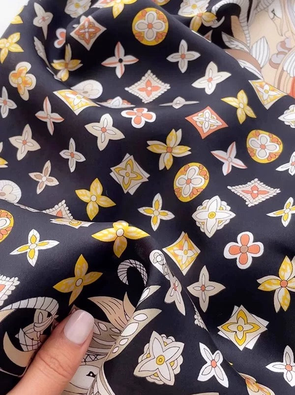 Pure-silk crêpe-de-Chine scarf 100 % mulberry silk 70cm Square Monogram-Style Pattern