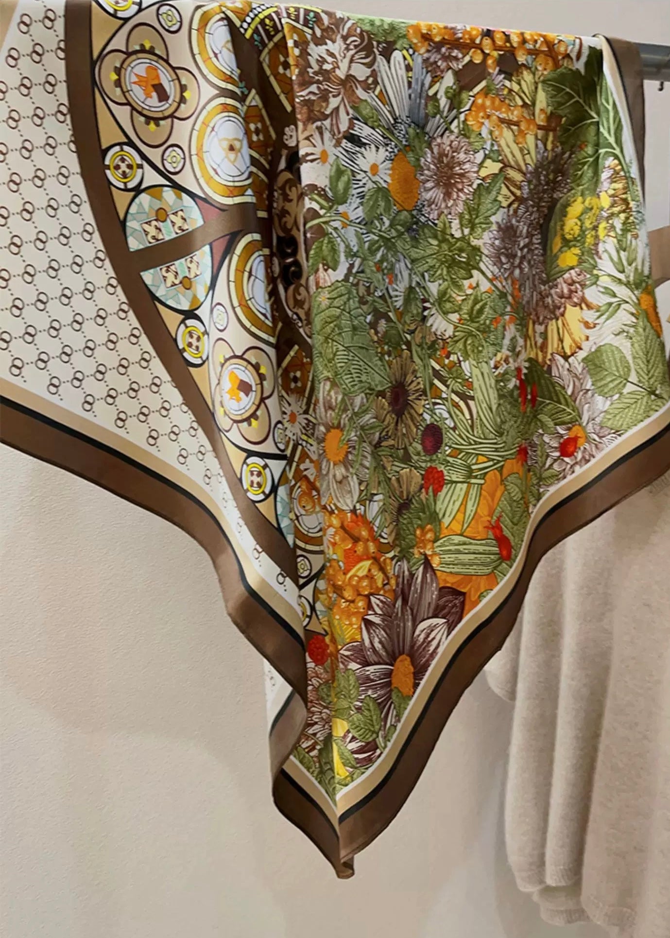 Pure Mulberry Silk Scarf – Lightweight 12 Momme Crepe, 70cm Square