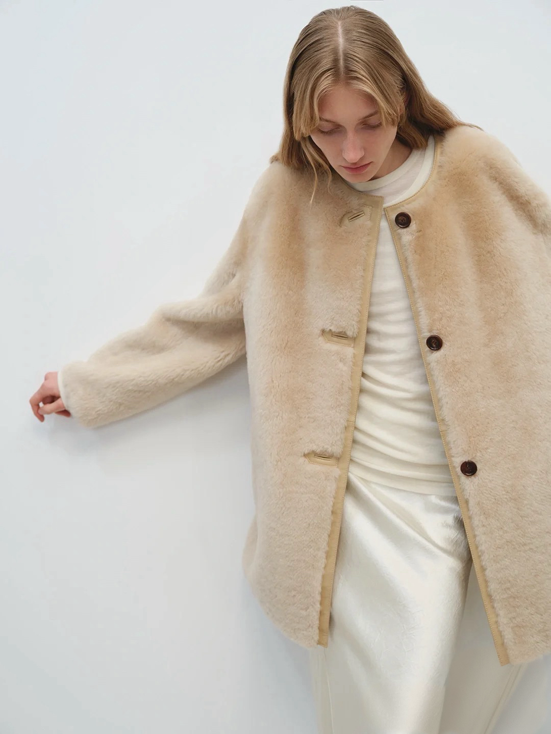 M House Relaxed Merino Shearling Mid-long Coat with Round Neck Champagne