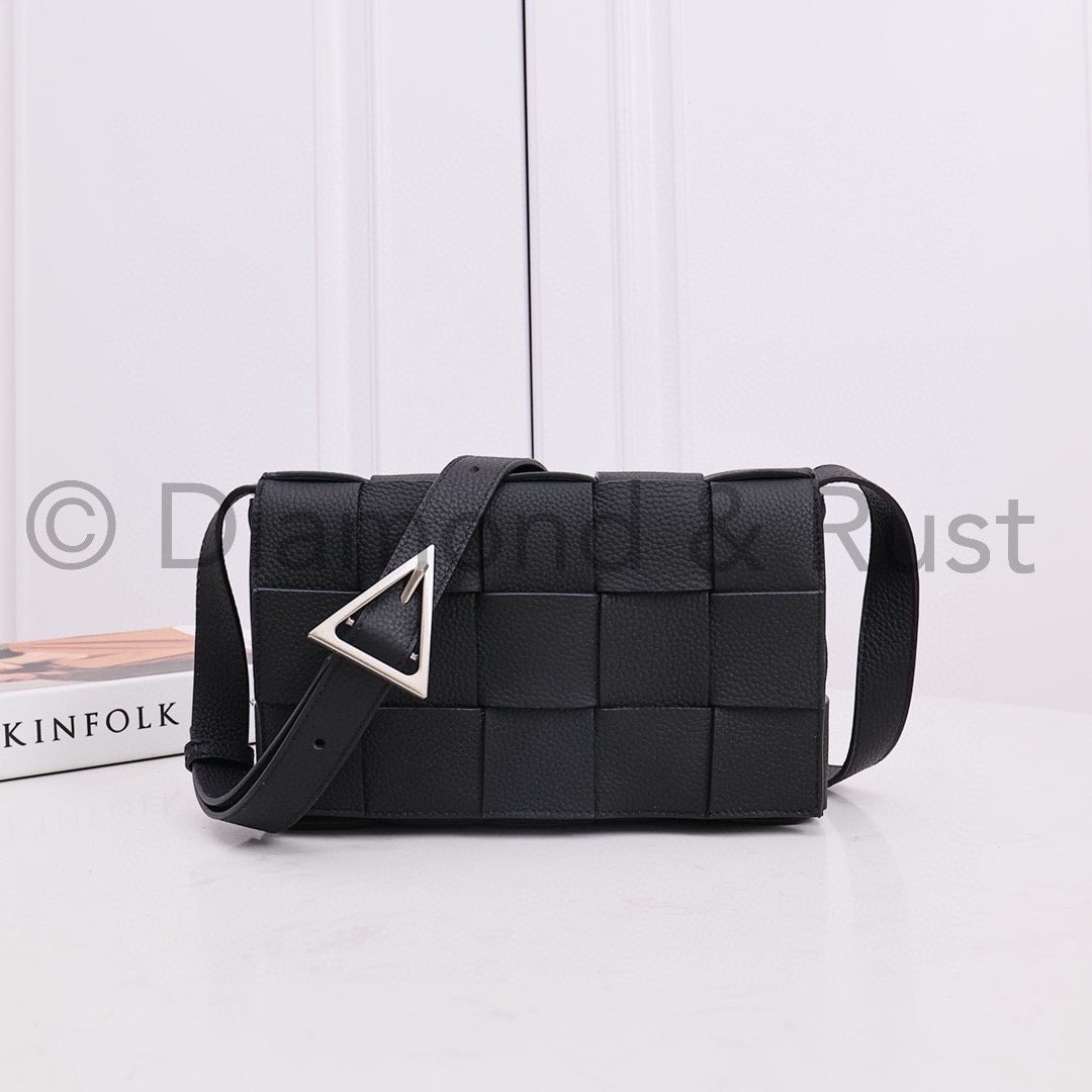 Cassette Bag In Contrast Color  # 2248 Black-Green Pebbled Leather