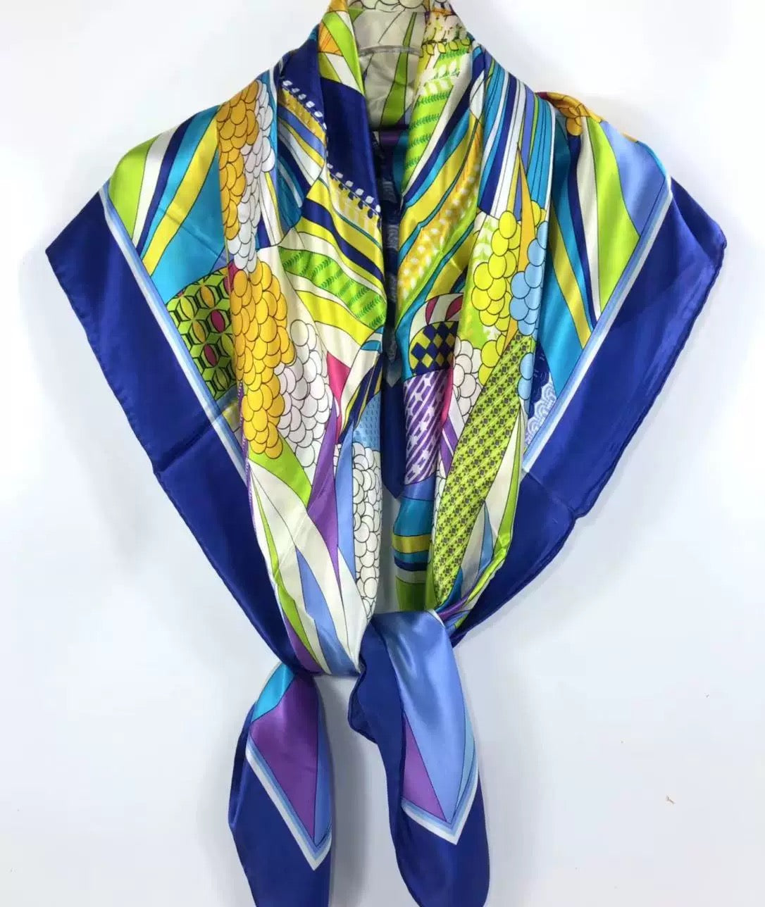 Pure Mulberry Silk Scarf – Lightweight 12 Momme Crepe, 110cm Square Large Wrap Shawl