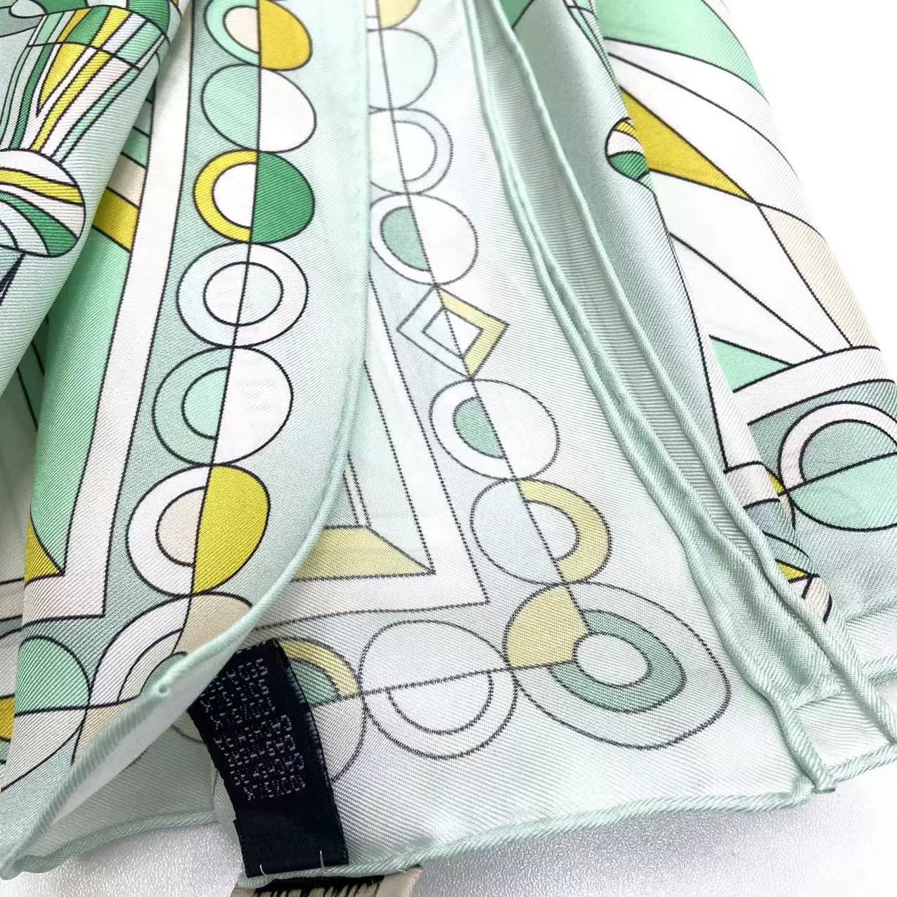 Pure Mulberry Silk Scarf – Lightweight 14 Momme Crepe, 90cm Square