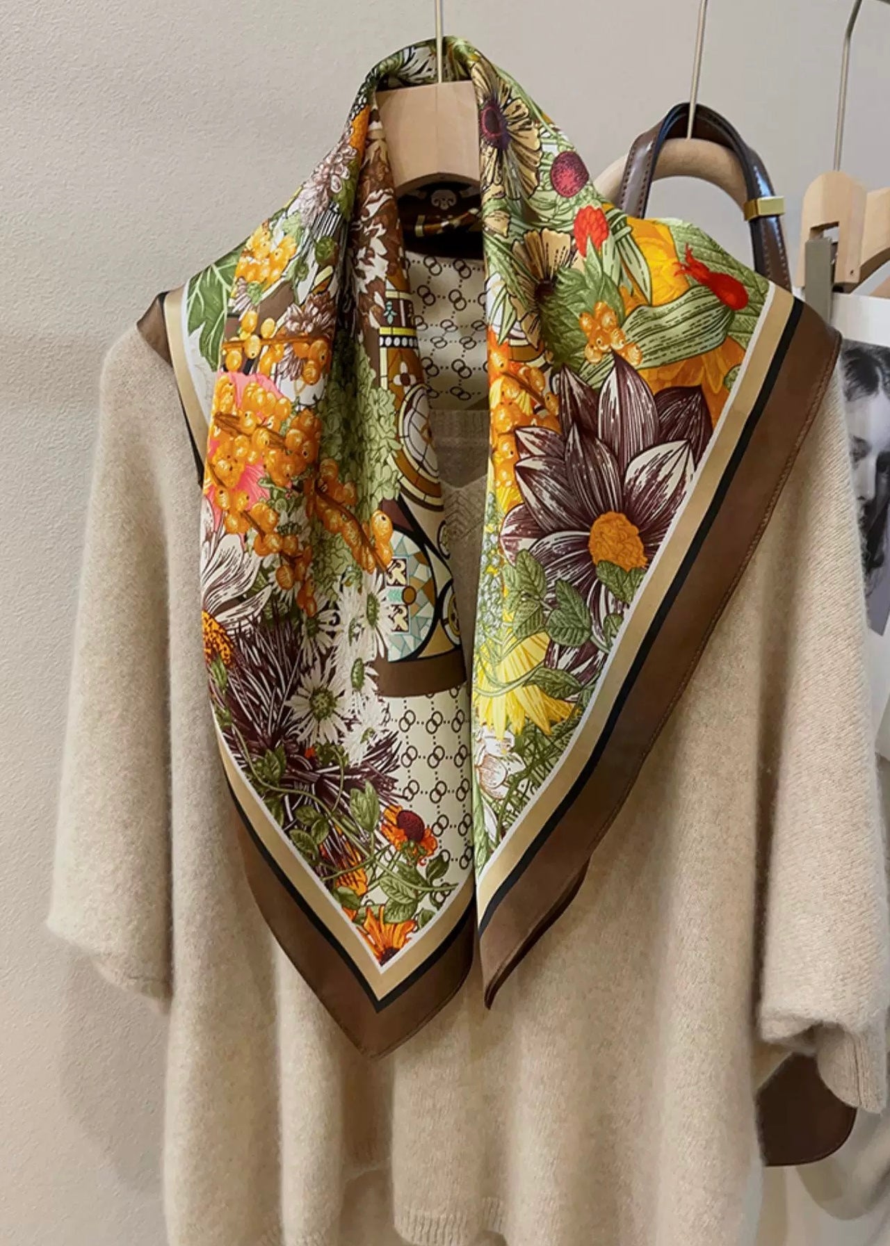 Pure Mulberry Silk Scarf – Lightweight 12 Momme Crepe, 70cm Square