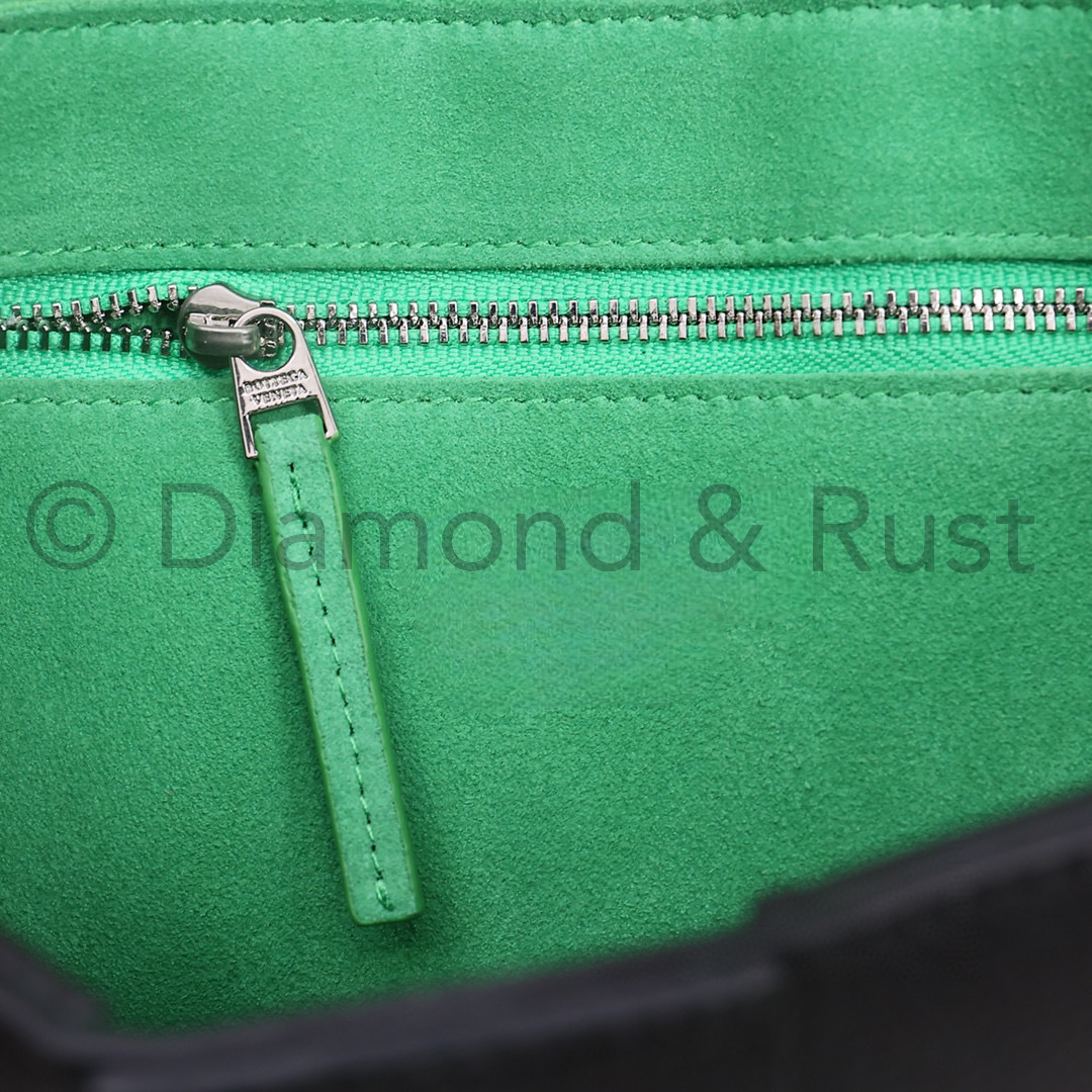 Cassette Bag In Contrast Color  # 2248 Black-Green Pebbled Leather