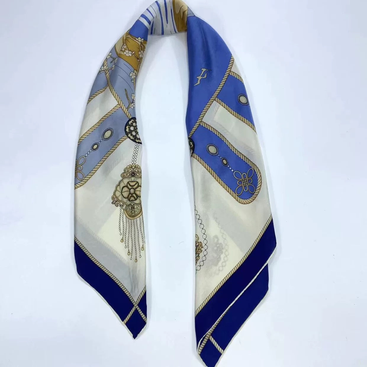 Pure-silk crêpe-de-Chine scarf 100 % mulberry silk 70cm Square