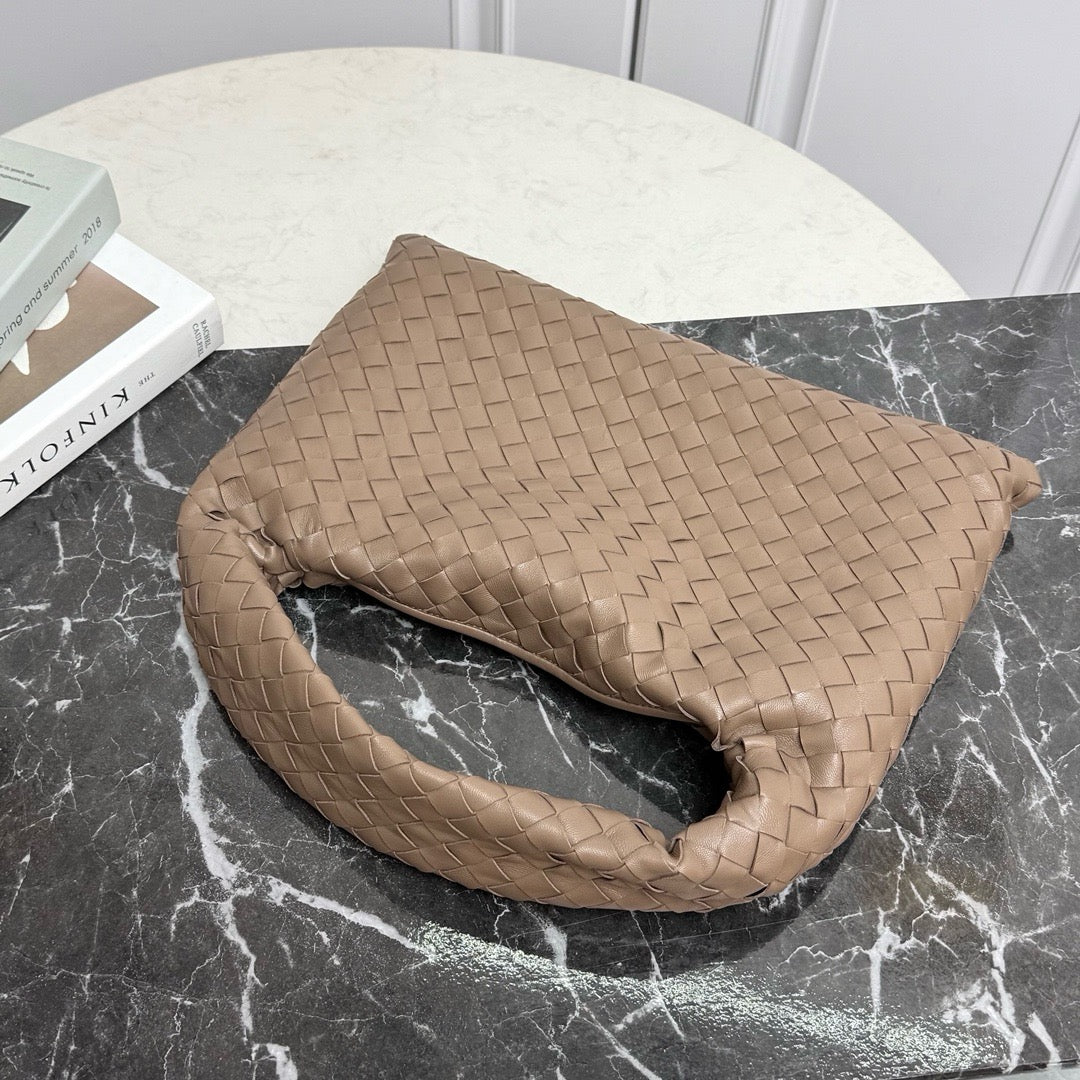 Small Hop Shoulder Bag #2269 Pine Cone