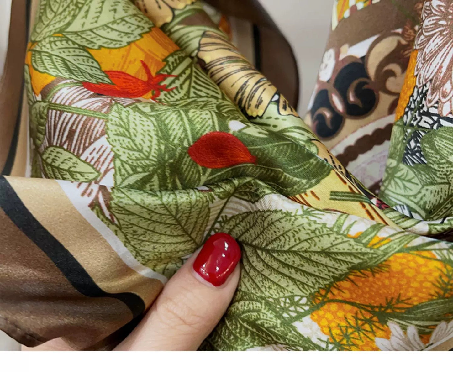 Pure Mulberry Silk Scarf – Lightweight 12 Momme Crepe, 70cm Square