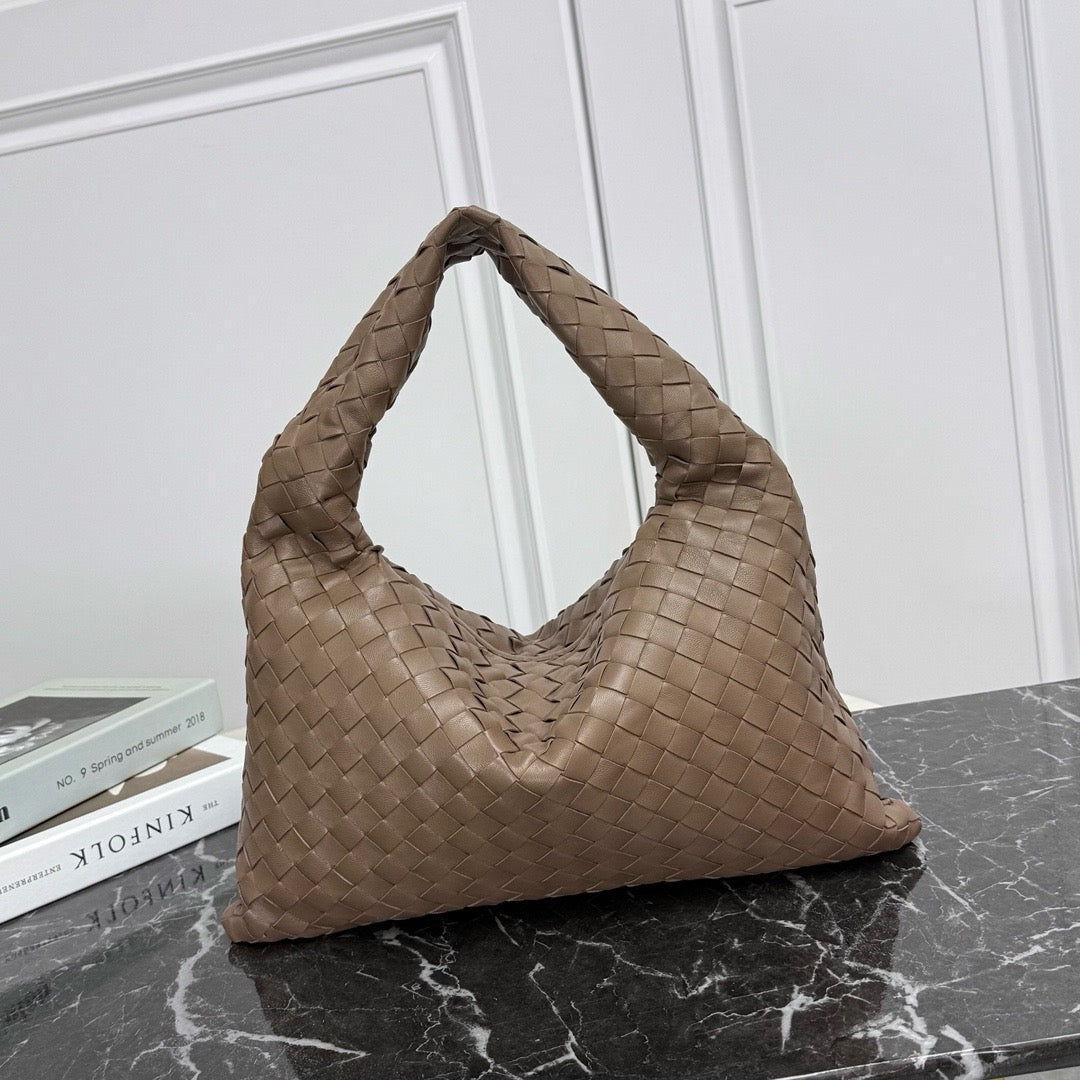 Small Hop Shoulder Bag #2269 Pine Cone