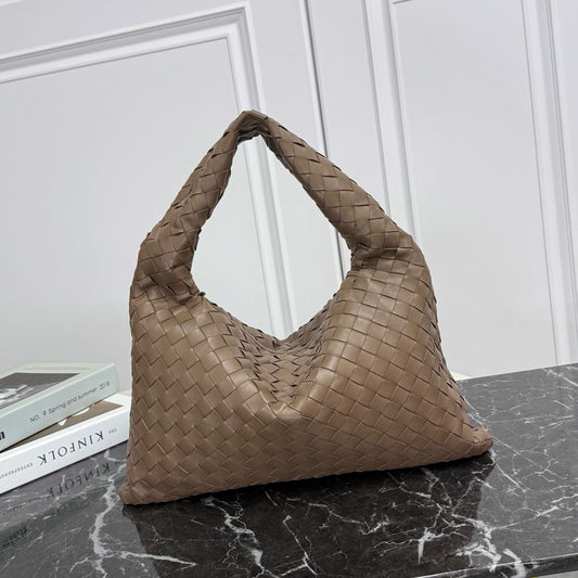 Small Hop Shoulder Bag #2269 Pine Cone