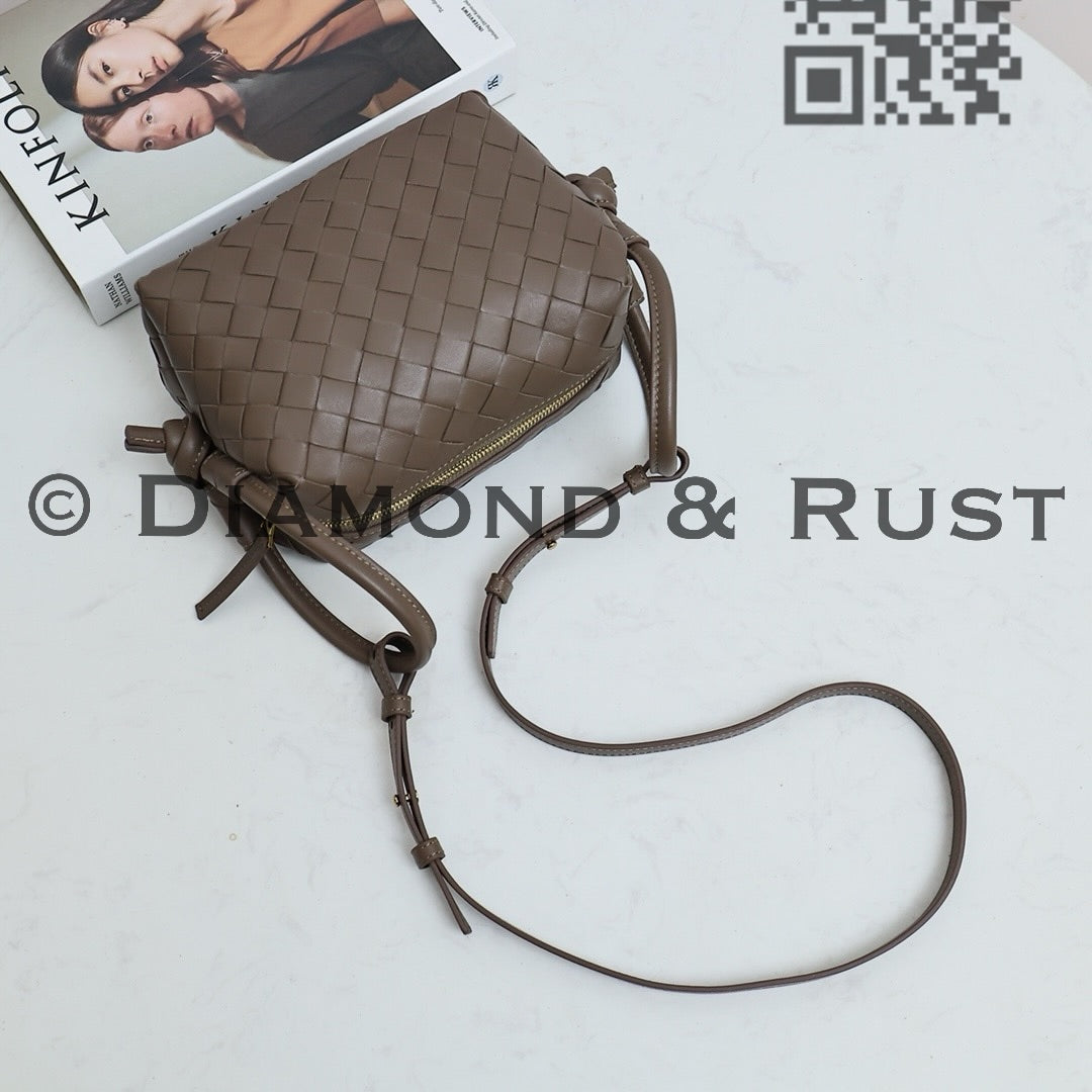 Small Loop Crossbody 9911 Nut Brown