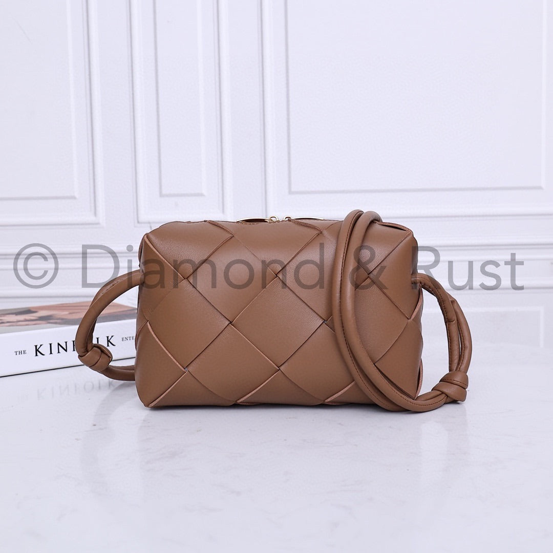 Medium Loop Camera Bag #2240-1 Caramel