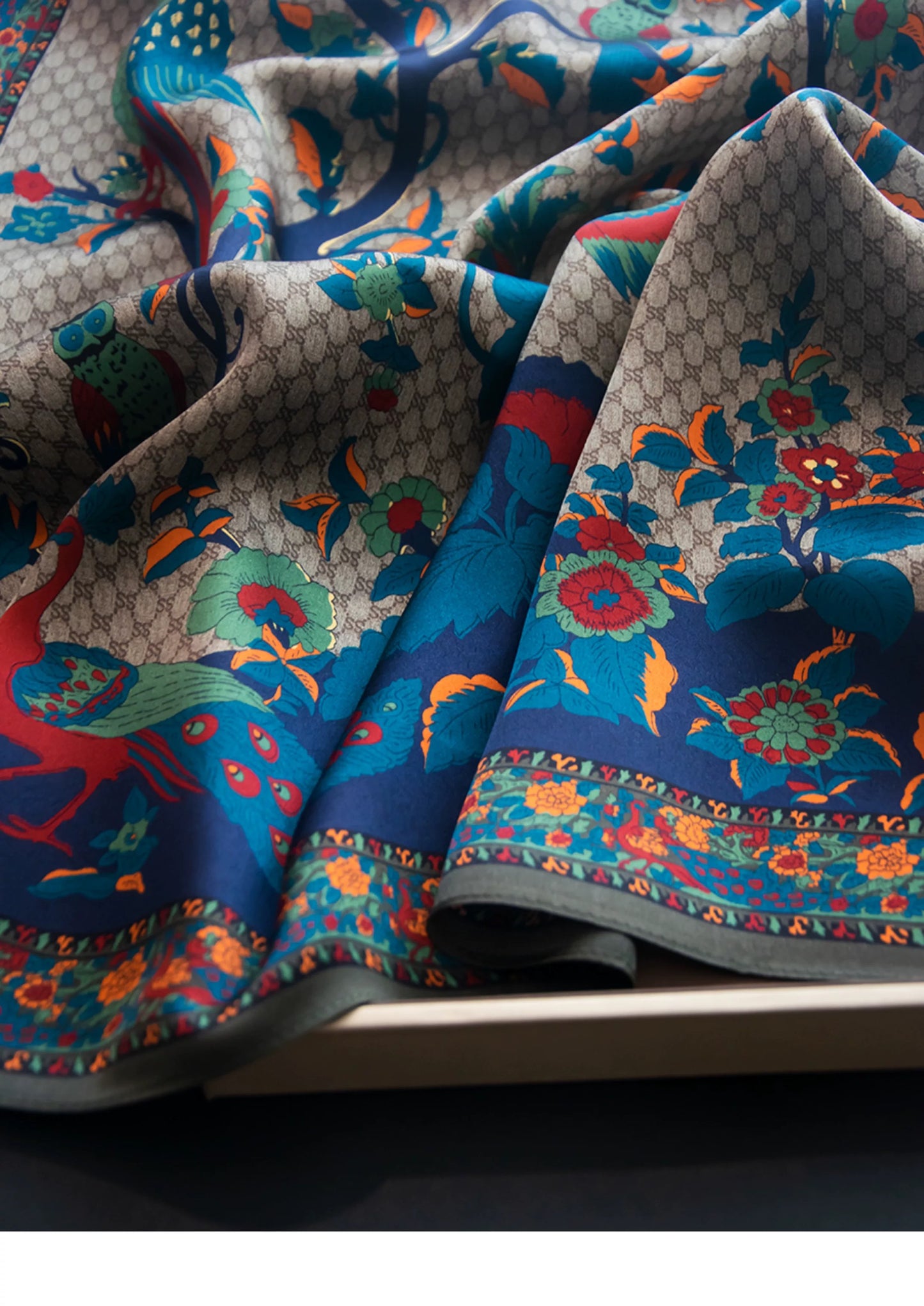 Pure Mulberry Silk Scarf – Lightweight 12 Momme Crepe, 70cm Square