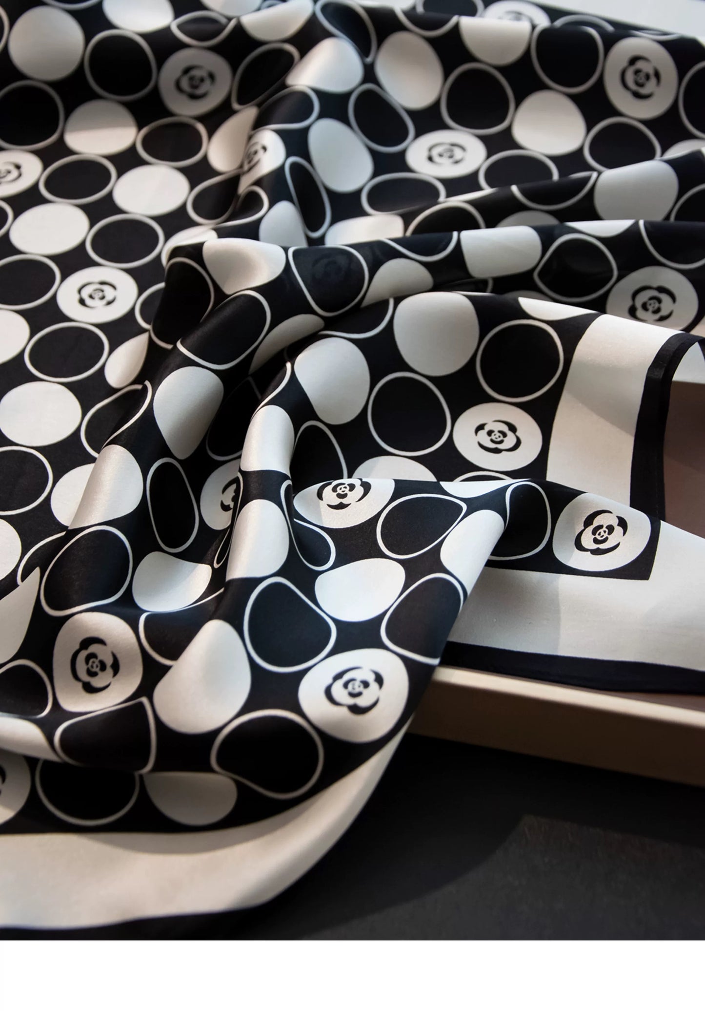 Pure Mulberry Silk Scarf – Lightweight 12 Momme Crepe, 70cm Square