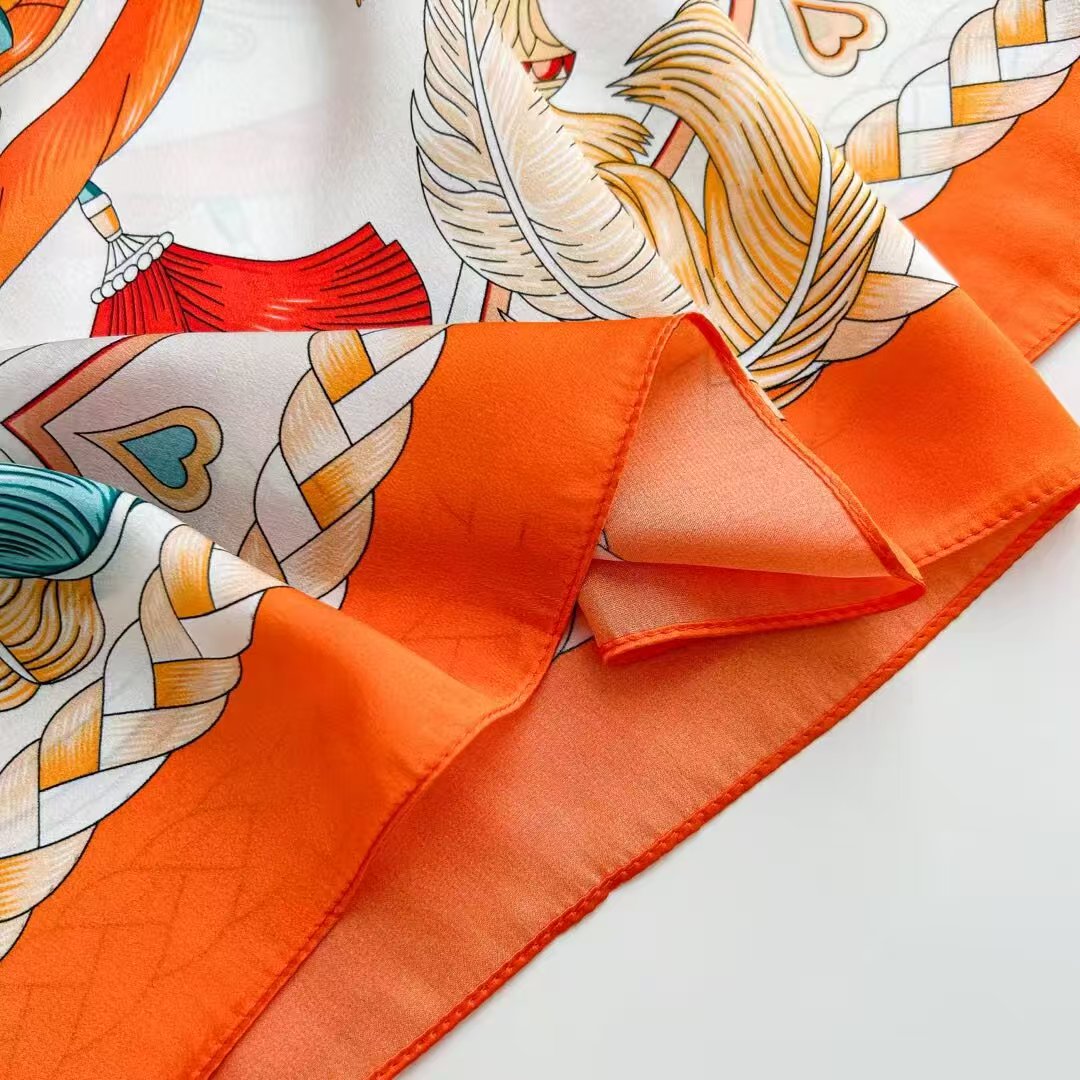 Pure Mulberry Silk Scarf – Lightweight 12 Momme Crepe, 90cm Square