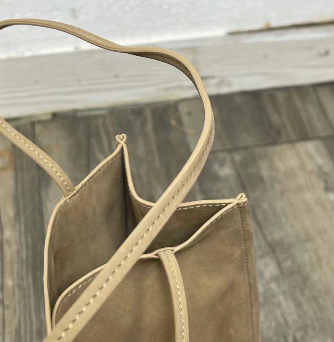 Lambskin To Go Tote – Lightweight Minimalist Shoulder & Handbag Sand