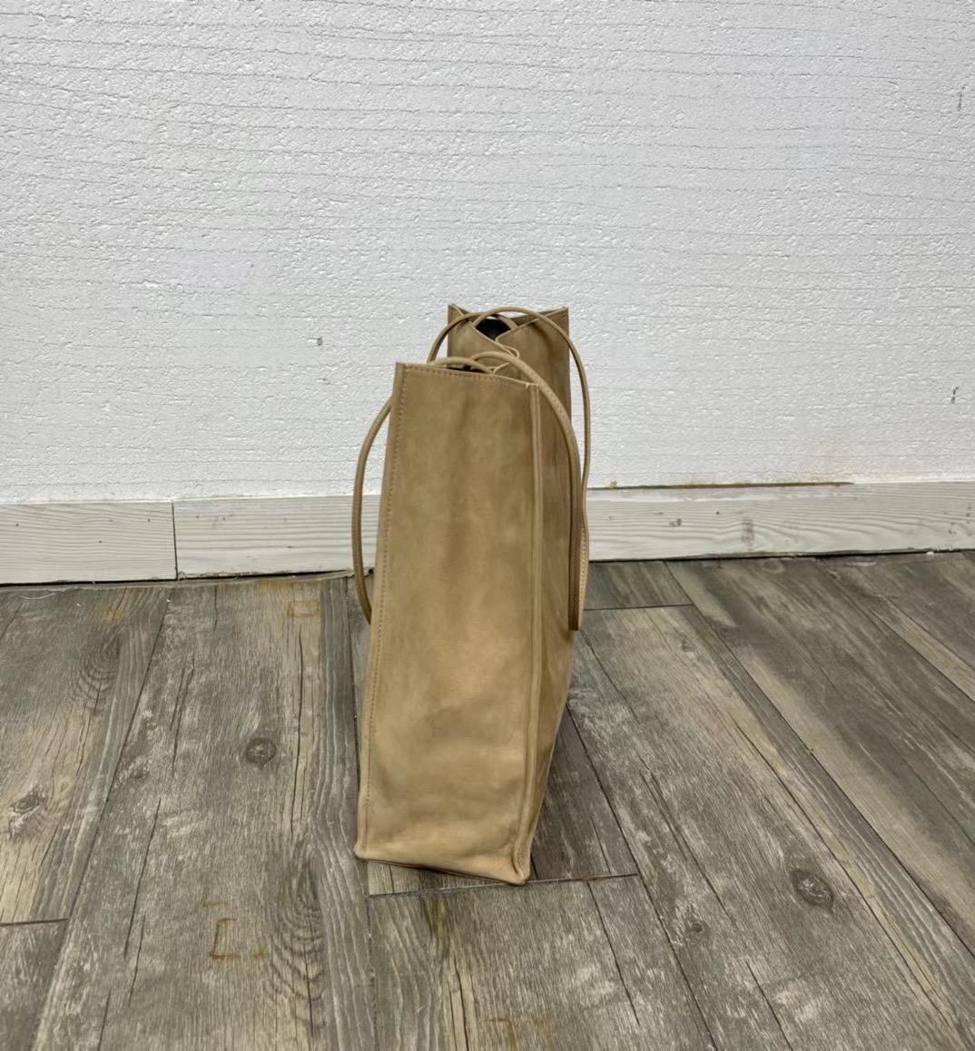 Lambskin To Go Tote – Lightweight Minimalist Shoulder & Handbag Sand