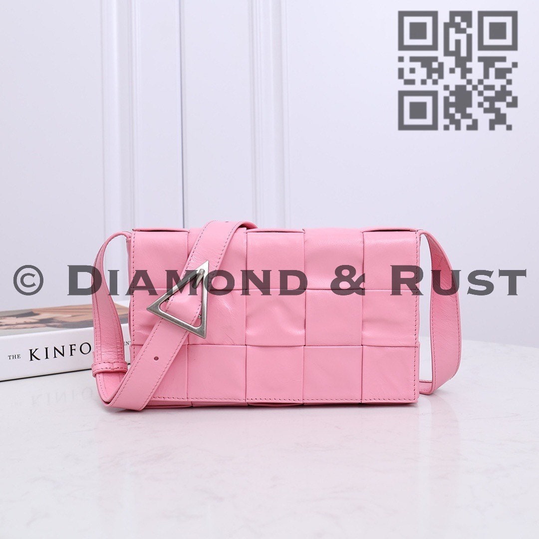 Cassette Bag Unisex in Oil Tanned Leather # 2220 Ribbon Pink