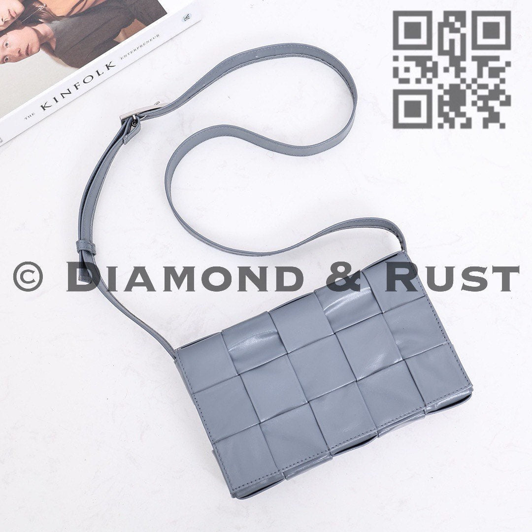 Cassette Bag Unisex in Oil Tanned Leather # 2220 Gray
