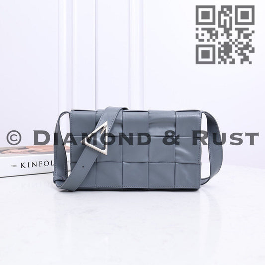 Cassette Bag Unisex in Oil Tanned Leather # 2220 Gray