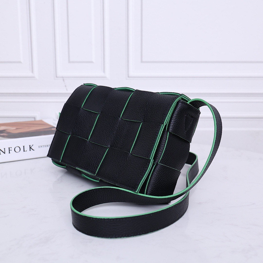 Cassette Bag In Contrast Color Pebbled Leather # 9030 Black-Green