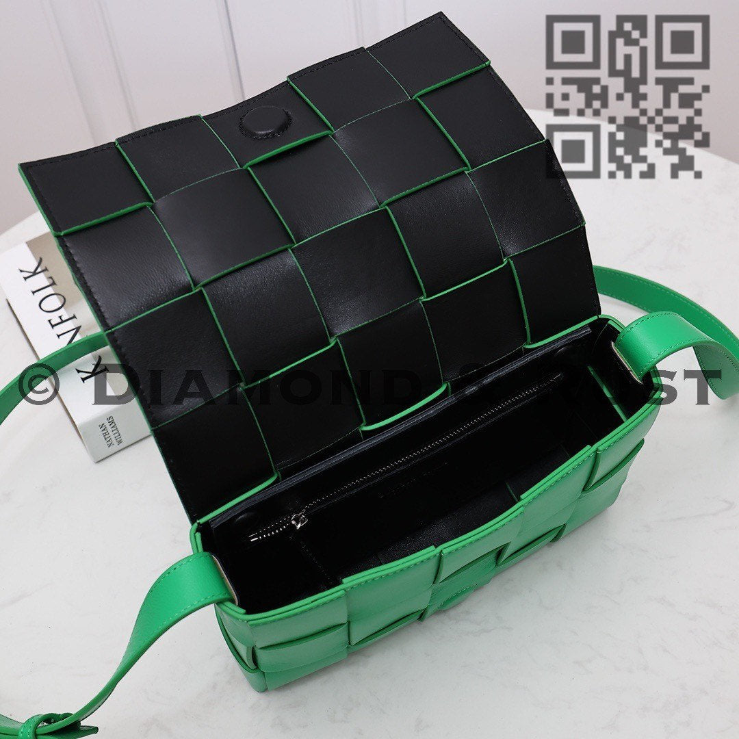 Cassette Bag In Contrast Color # 2248 Green-Black